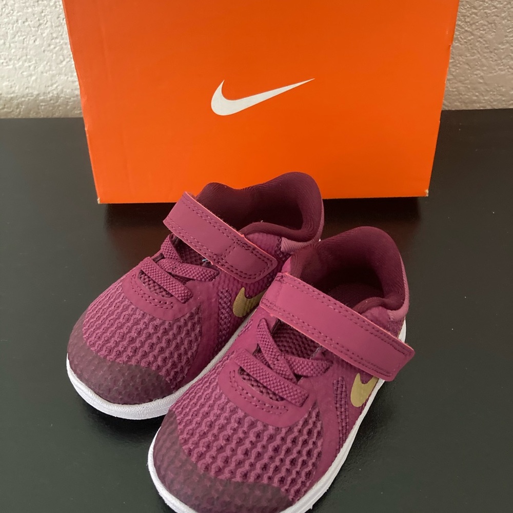 NEW NIKE REVOLUTION 4 SNEAKERS 4C GIRLS TODDLER CHILDREN INFANT SHOES BABY - Picture 11 of 16